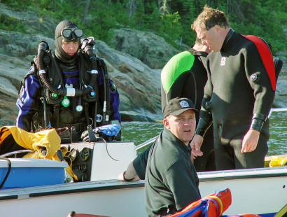 Jeffrey Gallant (left w/rebreather) and Chris Harvey-Clark (right) during a documentary film shoot in 2003 — Jeffrey Gallant (à gauche avec recycleur) et Chris Harvey-Clark (à droite) lors d'un tournage en 2003 — Photo © GEERG